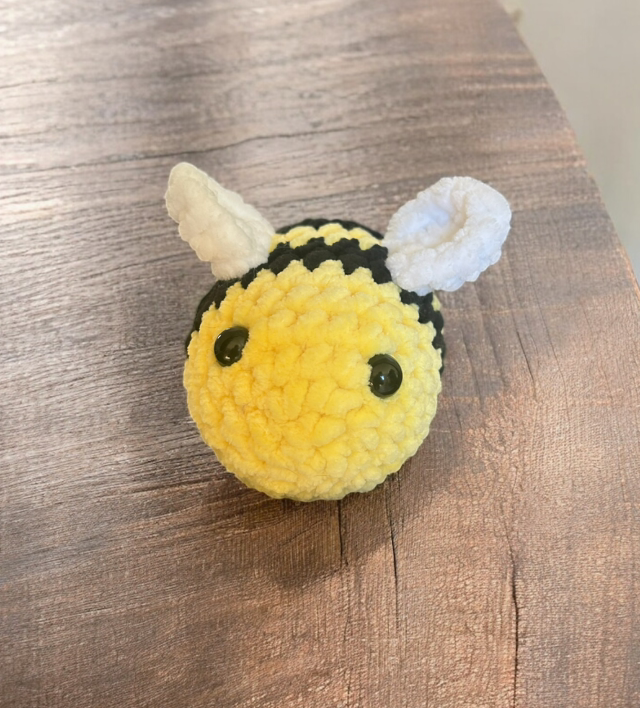Petite abeille butineuse